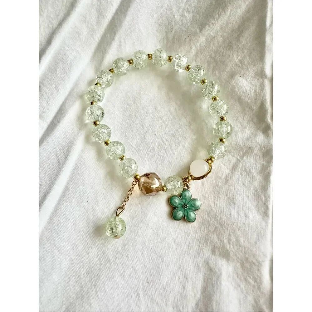Light green hibiscus beaded stretch bracelet